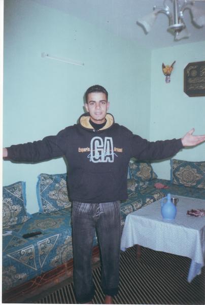 mon fr&eacute;re abdllouahed  sur la maison